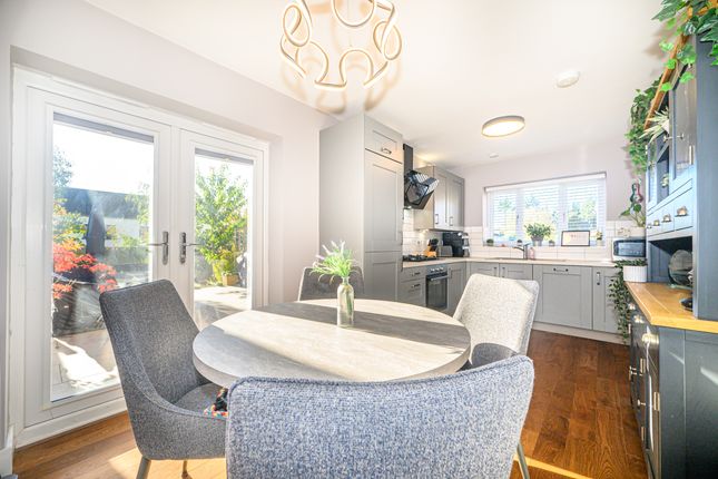 15 Paravane Close, Newton-Le-Willows photo 2