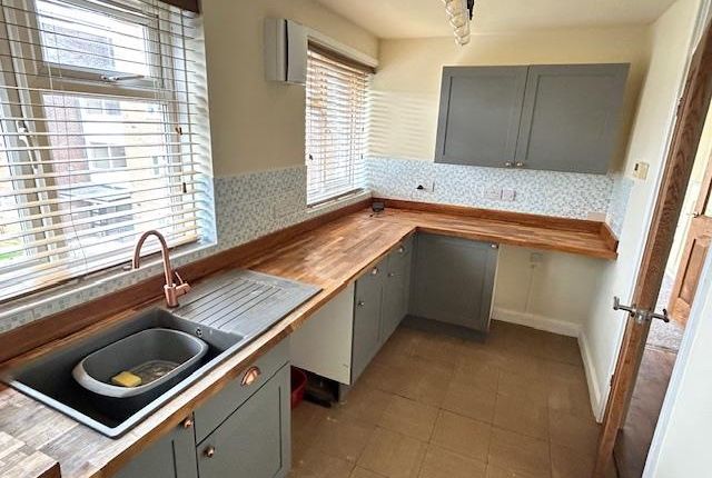 8, Hawthorn Grove, Doncaster photo 3