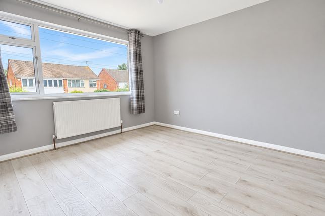 22, Oates Road, Collier Row photo 5