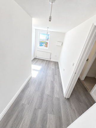 80a, High Street Walthamstow, Walthanstow photo 3