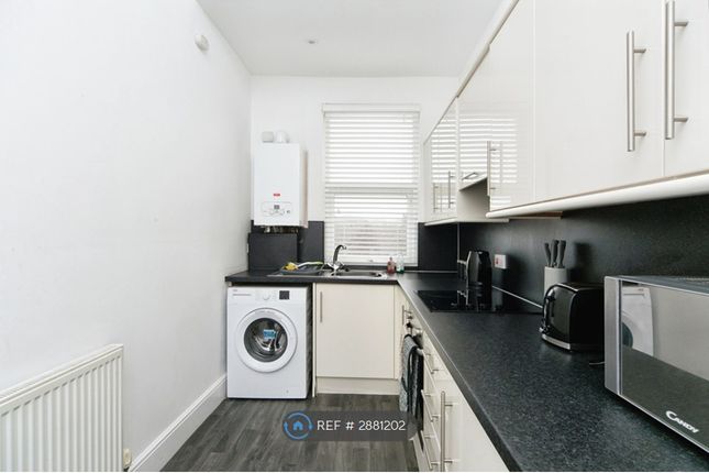 Flat, Carmen Sylva Rd, Llandudno photo 3