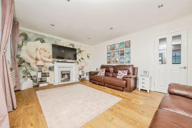 17, Dunthorpe Road, CLACTON-ON-SEA photo 3
