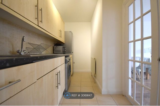 A Meadow Close, Raynes Park photo 3