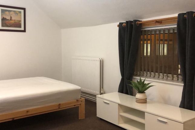 Room 5, St.Johns Street, Bicester photo 3