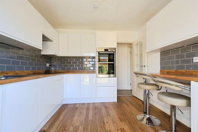 199, Tennyson Way, Kidderminster photo 3
