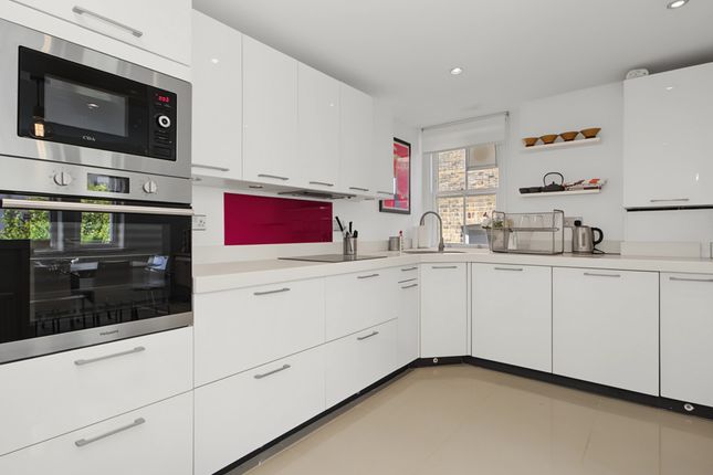 Flat A, 36, Elgin Crescent, London photo 4