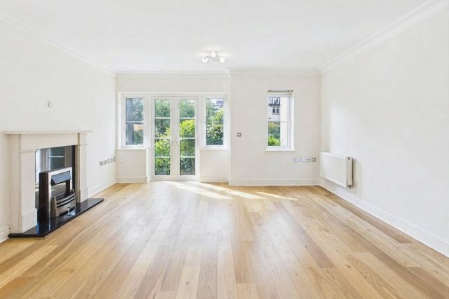 2 Tudor Court, 34, North Park, Gerrards Cross photo 3