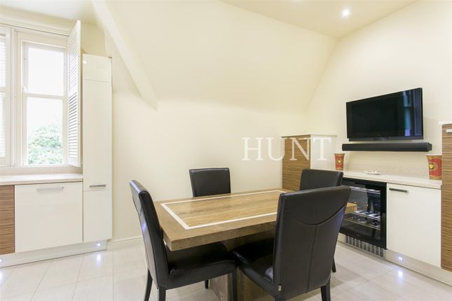 6, Montague House, Woodford Green photo 4
