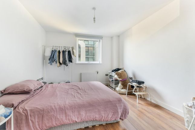 Flat for sale in Aquarelle House, City Road, London