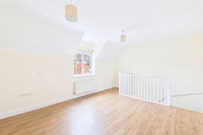 37 Tiger Moth Way, Hatfield photo 2