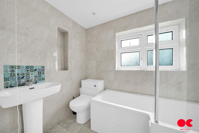 4, Durham Avenue, Gidea Park photo 4