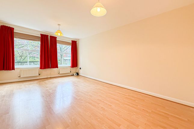 8 Byron Court, Liverpool photo 3