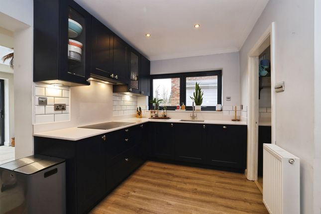 59, The Crescent, Andover photo 4