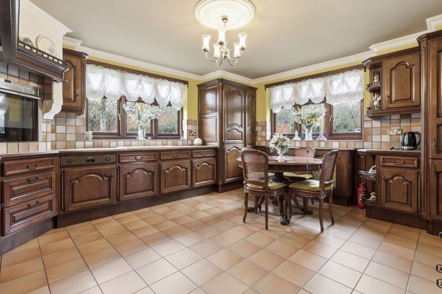 Oak Lodge,, Thorndon Park, Brentwood photo 4