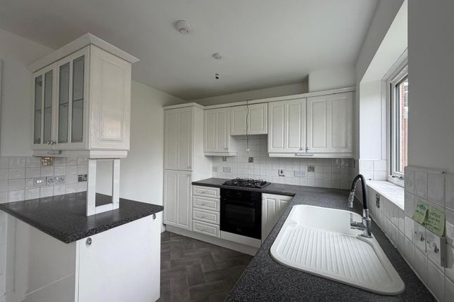 9, Mill Chase Close, Wakefield photo 4