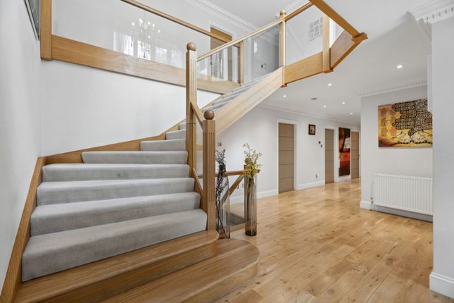 8 Camp Road, Gerrards Cross photo 2