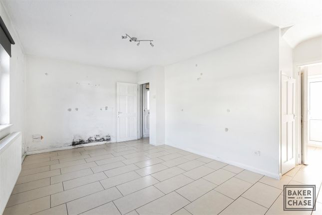 10, Goffs Oak Avenue, Waltham Cross photo 4