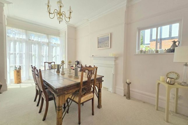 Oakleigh Lodge, 16 Oakleigh Road, Hatch End photo 3