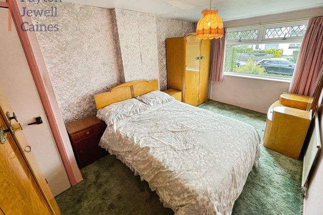 196 Waunscil Avenue, Bridgend photo 4