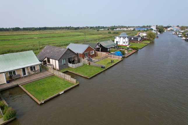 19, North West Riverbank, Great Yarmouth photo 4