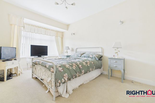 26 Mostyn Grove, Bradford photo 4