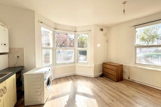 Flat to rent in William Street, London