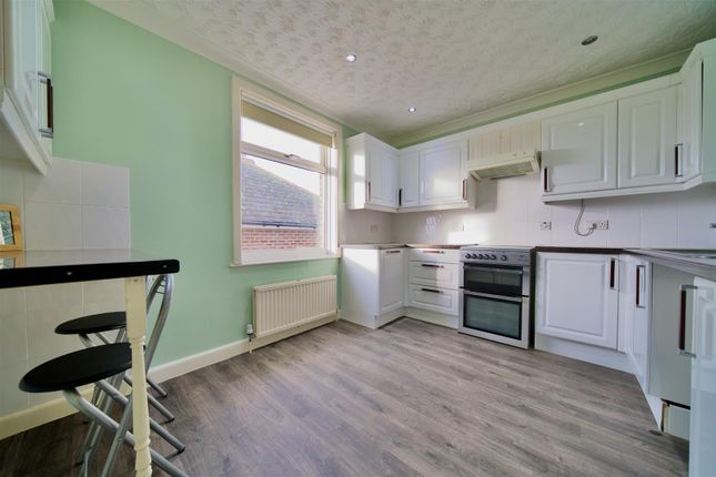 Flat 2, 504, Chickerell Road, Weymouth photo 4
