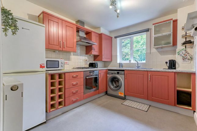 Flat 6, Moonstone Court,, Dashwood Avenue, Buckinghamshire photo 4