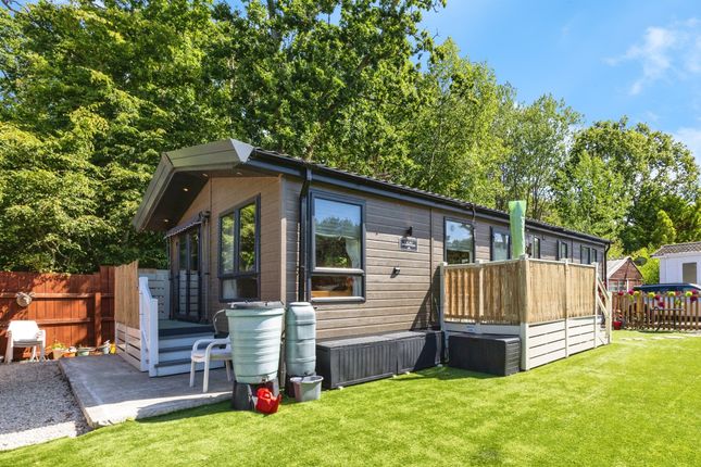 Thumbnail Mobile/park home for sale in Holiday Park, Ruckinge, Ashford