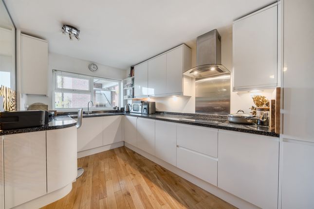 6, Priory Court, BERKHAMSTED photo 2