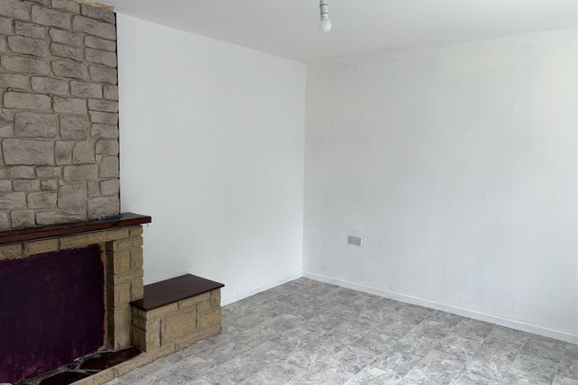 587, Brinnington Road, Stockport photo 2