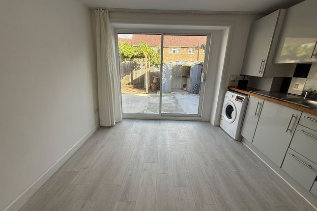 29a Grove Road West, Enfield photo 3