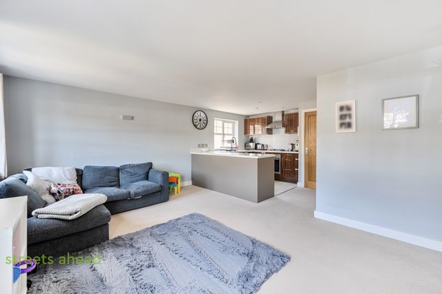 Flat 3, 183, Chipstead Valley Road, Coulsdon photo 2