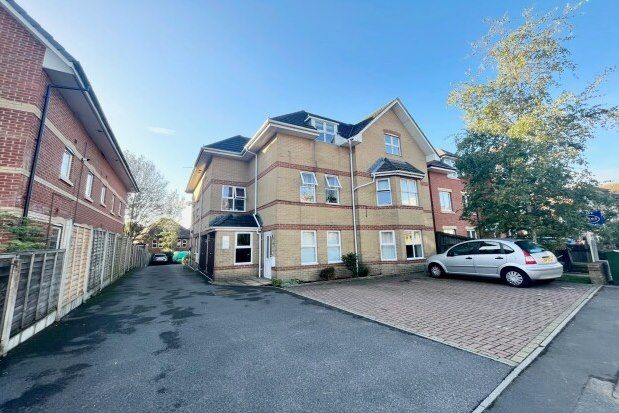Thumbnail Flat to rent in Reefside, Bournemouth