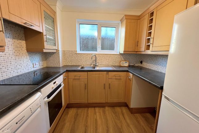 56  Flat 1, Hadleigh Road, Leigh-On-Sea photo 3
