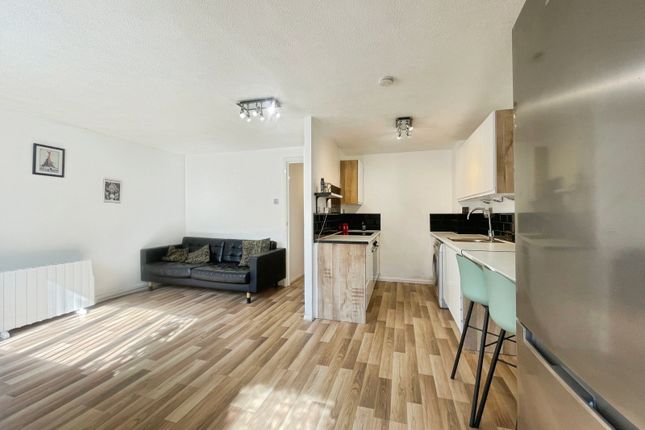 10, Sheraton Mews, Watford photo 2