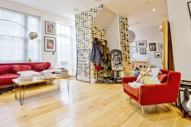 Mews house for sale in Railey Mews, Kentish Town, London