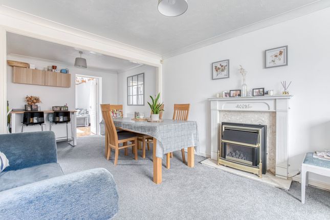 17 Newcastle Close, Norwich photo 2