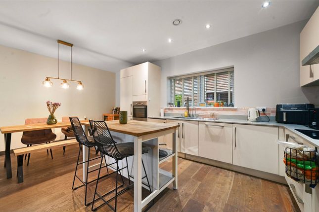 Flat 103, 72, Smeed Road, London photo 4