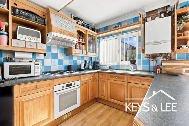 11 Mowbrays Road, Romford, Greater London photo 4