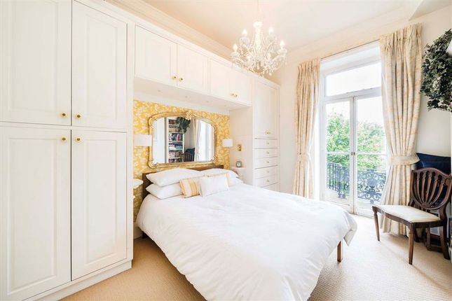 Flat 12, Langham Mansions, Earl's Court Square, London photo 4