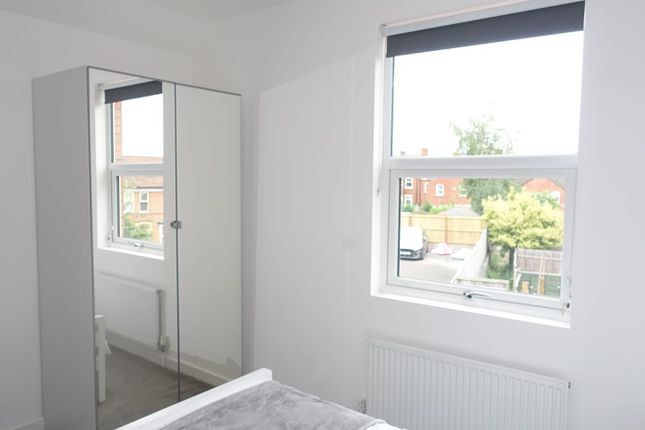 Room to rent in The Avenue, Yeovil