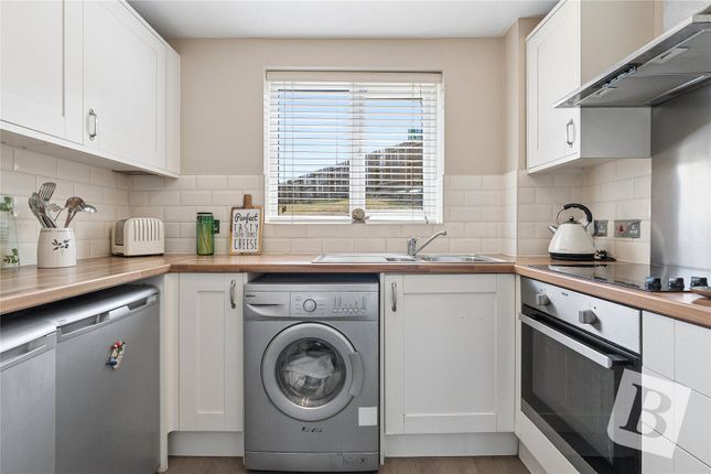 9, Messant Close, Romford photo 3