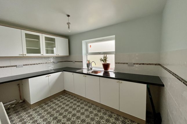102 Pear Tree Crescent, Derby photo 3