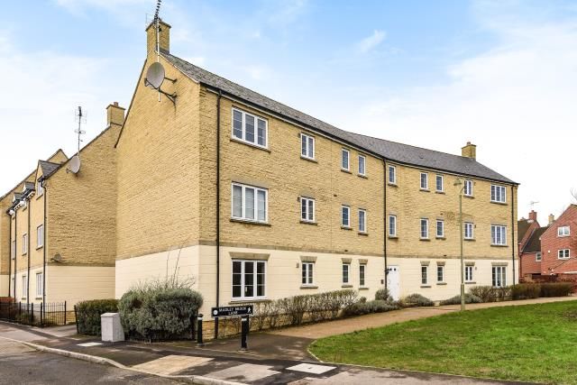 2-bed flat on Flat 5, 31, Madley Brook Lane, Witney, £1,250/mo