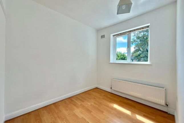 859H, Richmond Gardens, London photo 3