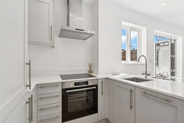 Flat 1, 82, Northcote Road, London photo 4
