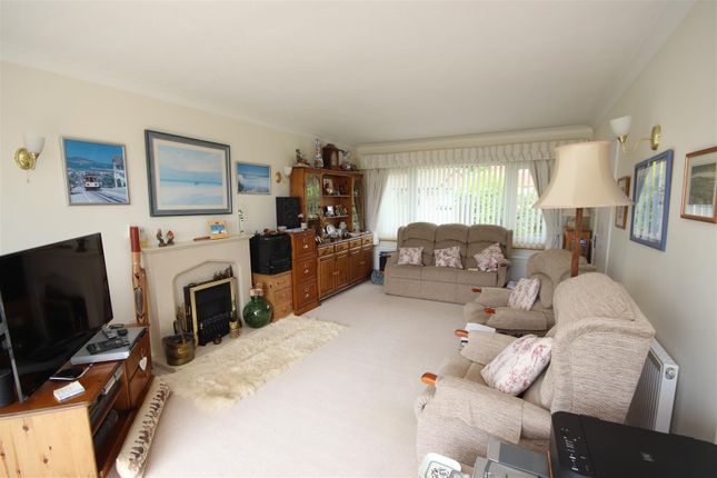 141, Cooden Drive, Bexhill-on-Sea photo 3
