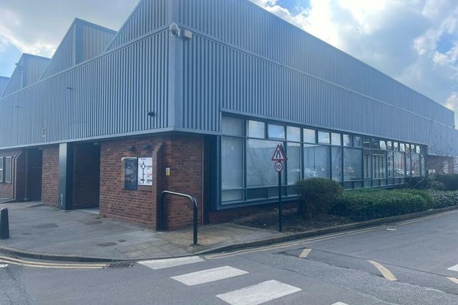 Retail premises to let in Clough Road, Hull