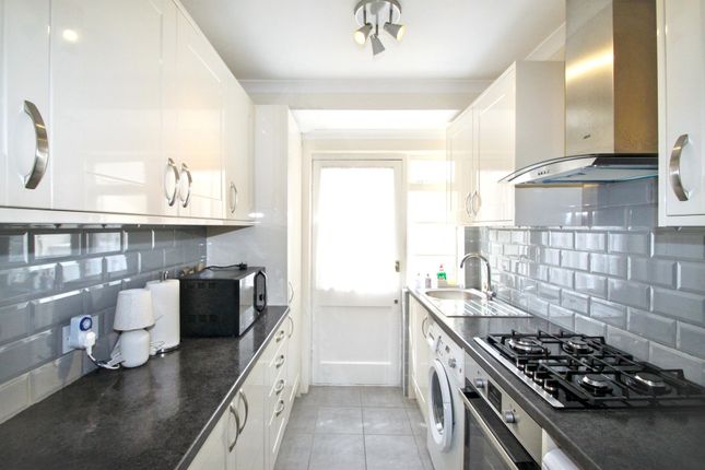 40 Portman Drive, Woodford Green photo 3